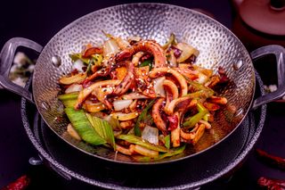 Scodella piccante di calamari/干锅鱿鱼