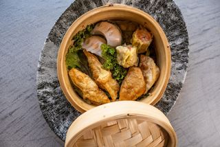 Cesta Dim Sum Mixto Para Compartir (8 pzs.)