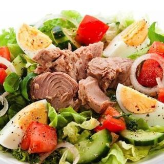 Menu (1)Ensalada mixta   (2)Estofado de ternera