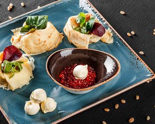 Clatite cu icre rosii