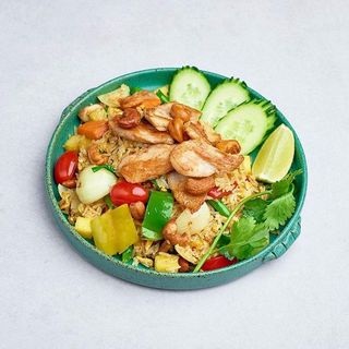 Smażony ryż z ananasem i kaczką