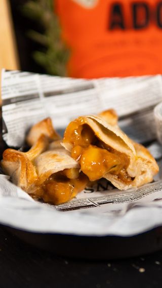 Empanada De Banana Y Dulce De Leche