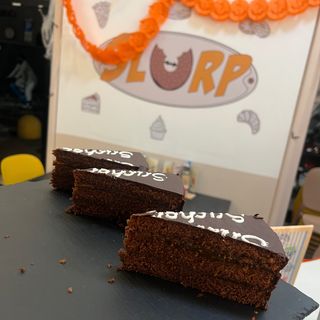 Fetta di torta sacher 