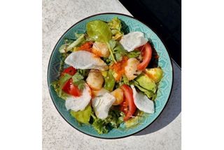 Салат з гребінцем під манговим соусом (200г)