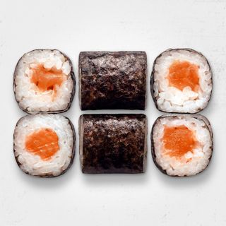 Макі рол з копченим лососем