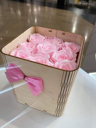 Flowerbox - naturalne, różowe wieczne róże