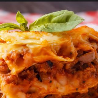 Tagliatelle Con Salsa Roja (Picante)