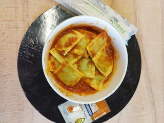 Ravioli ricotta e spinaci al ragù 