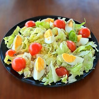 Salata sa kuvanim jajima