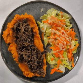 Телешко дърпано с пюре от батат