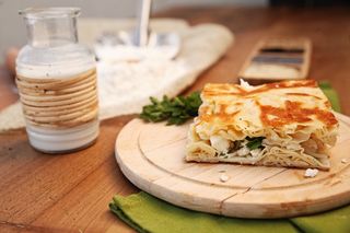 Турски бюрек с чисто масло, сирене и магданоз (250г)