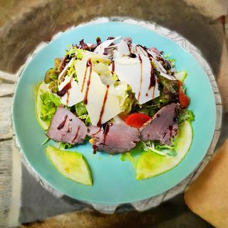 Теплий салат з телятини та артишоком (280г)