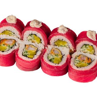 Roll tuńczyk z sosem truflowym