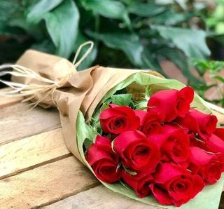 წითელი ვარდები  (15ც)