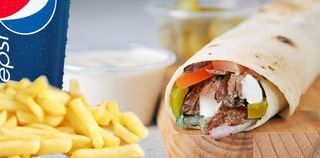Sandwich Chawarma Poulet + Frites + Soda + Mhalbia