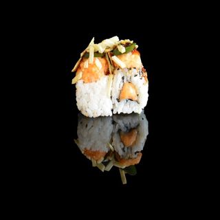 63. SALMON CRISPY ROLL