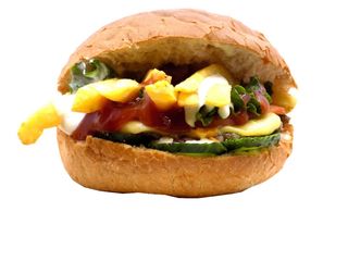 Телешки чийзбургер с чедър и кашкавал (550г)