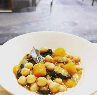 Garbanzos con calabaza y espinacas