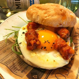 Bocadillo de chistorra con huevo frito 