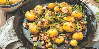 2219 Пресни картофи със соев сос и зеленчуци (700г)