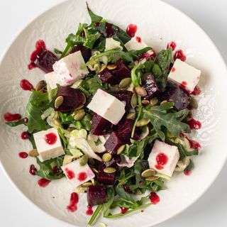 Салат с запечённой свеклой