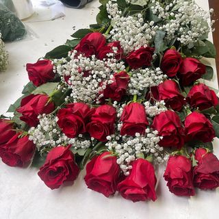 25 Freedom roses (with complet bouke)