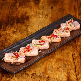 Tiradito De Salmón Tataki