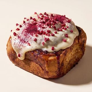 Cinnamon Roll Raspberry 