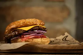 Irish pub cheeseburger
