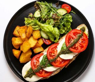 Сэндвич "Моцарелла Капризе"  380 гр