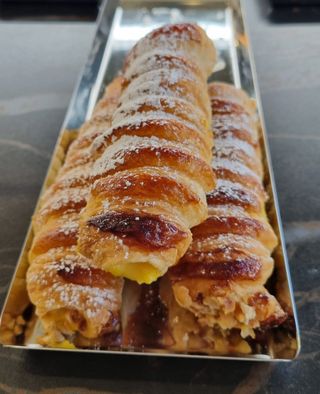 Cannolo alla Crema Pasticcera