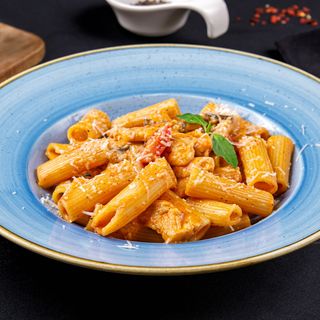 RIGATONI CU PIEPT DE PUI