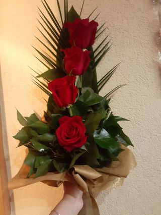 Buket 4 crvene ruže