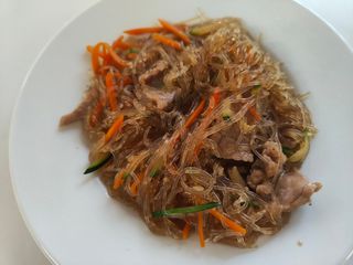 57. Spaghetti di soia con manzo e verdure