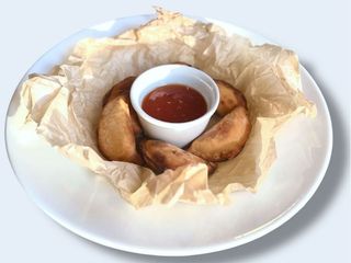 Смажені равіолі зі свининою та кетчупом (200g)