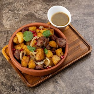 ოჯახური ღორის ხორცით