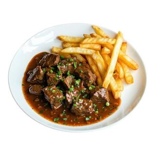 Ternera Con Patatas Fritas En Salsa