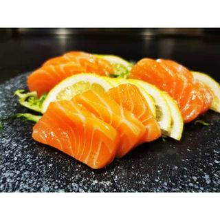 1. Sashimi De Salmón (9 Pzs.)
