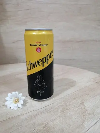 Schweppes Tonic watter