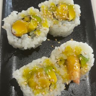92. Uramaki De Langostino Tempura Y Aguacate (4 Pzs.)