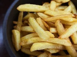 Картопля фрі з сирним соусом (150/40g)