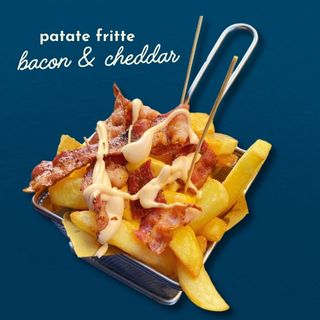 Patate fritte rustiche speciali con Bacon croccante e Cheddar fuso
