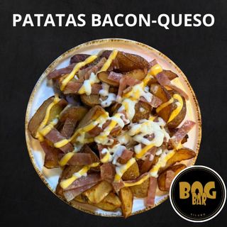 PAPAS CON BACON Y QUESO