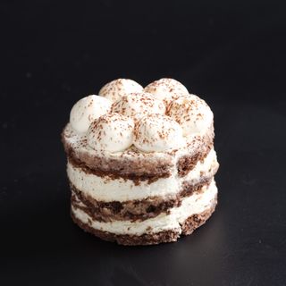 135.Tiramissu con cacao porción
