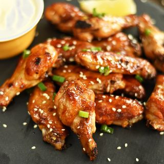 ARIPIOARE PICANTE CU SOYA SI SUSAN