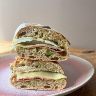  Baguete Guacamole e Frango grelhado 