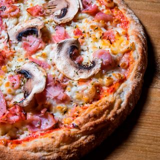 Pizza Prosciutto & Funghi 