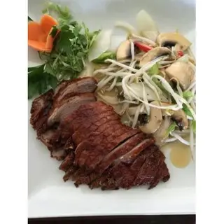 M8.pato Asado Con Verduras