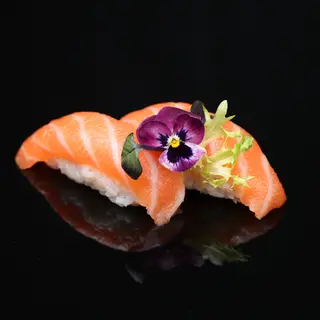 70. Nigiri de salmón (2uds)