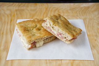 Focaccia Farcita con Prosciutto cotto e Mozzarella